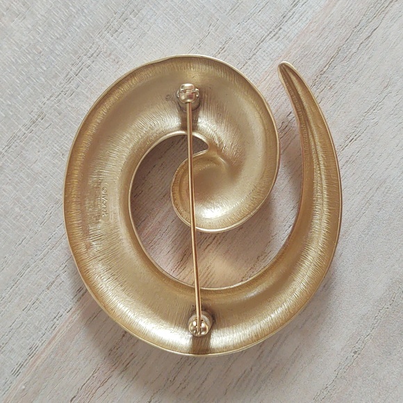 Monet Gold Brooch - Picture 3 of 6